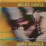 邁爾士戴維斯：黑魔法師 - 卡內基音樂廳現場演出  ( 180 克 2LPs )<BR>Miles Davis - Dark Magus: Live At Carnegie Hall (Numbered 180g Vinyl 2LP)
