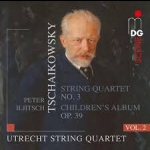 柴可夫斯基：弦樂四重奏全集第二輯 ( 雙層SACD )<br>降 E 大調第三號弦樂四重奏 作品30號、兒童曲集 作品39號（杜賓斯基改編為弦樂四重奏版本）<br>荷蘭烏特勒支弦樂四重奏樂團<br>Tschaikowsky, String Quartets Vol. 2<br>String Quartet No.3 in E flat minor, Op.30<br>Children’s Album, Op. 39 (arr. for String Quartet by Rostislav Dubinsky)<br>Utrecht String Quartet